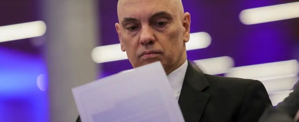 Moraes admite que suspendeu Twitter/X em razão das eleições