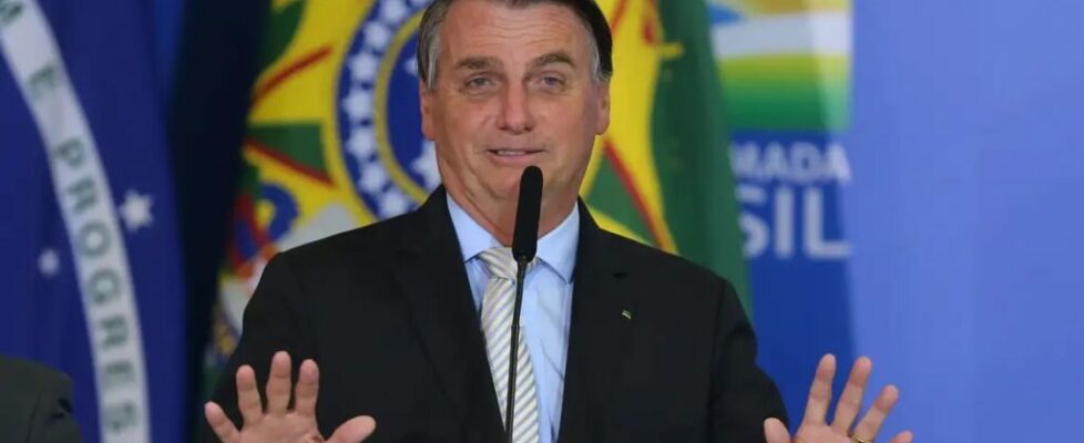 Bolsonaro participa de carreatas no Vale do Paraíba