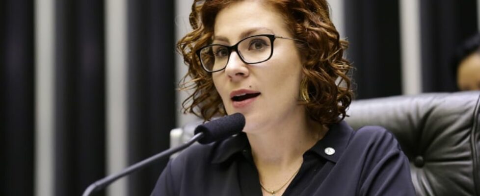 PGR requer condenação de Carla Zambelli em ação no STF