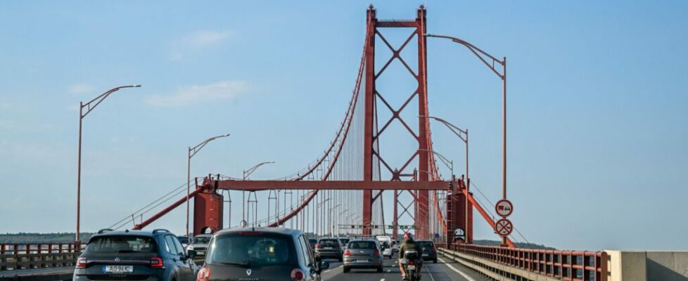 Taxa de inflação acelerou para 2,1% em setembro. Portagens nas pontes sobre o Tejo poderão subir 1,96%