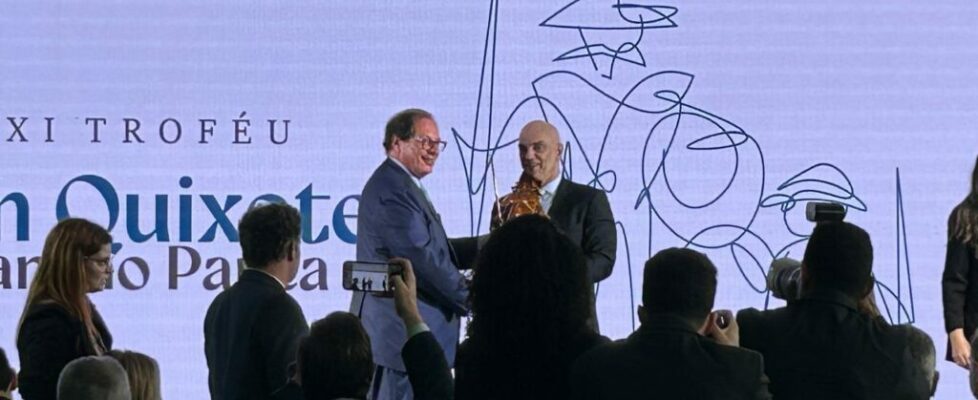 Em noite de celebração no STF, Moraes recebe prêmio por ‘defesa da ética e justiça’