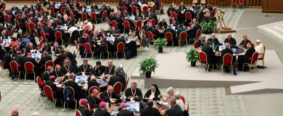 Primeiro dia do Sínodo no Vaticano. Grupo de trabalho rejeita, para já, a possibilidade de ordenação de mulheres