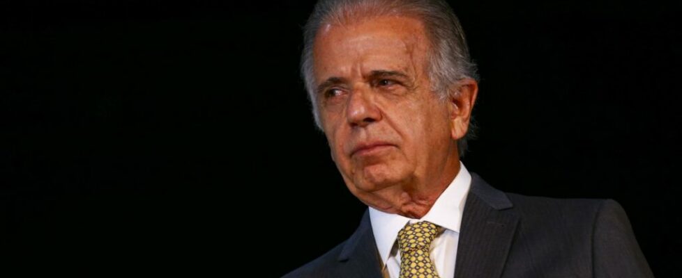 José Múcio Monteiro denuncia interferência ideológica do próprio governo no Ministério da Defesa