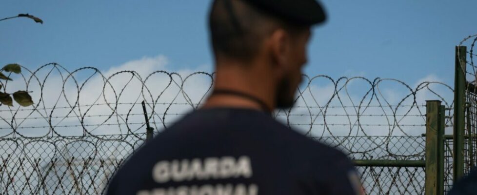 Guardas prisionais. “Estamos a trabalhar sempre no limite”