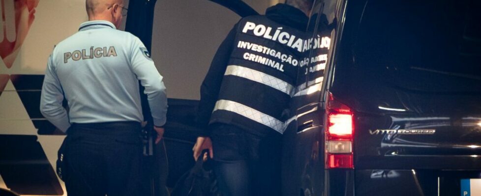 Dois agentes da Polícia Municipal de Lisboa detidos em operação de tráfico sexual. Usariam farda para coagir vítimas a prostituir-se