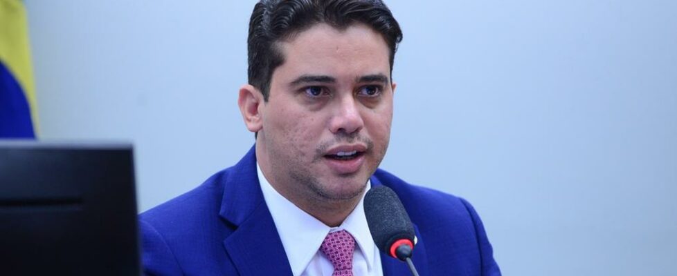 PL expulsa deputado Júnior Mano por apoio a candidato do PT em Fortaleza