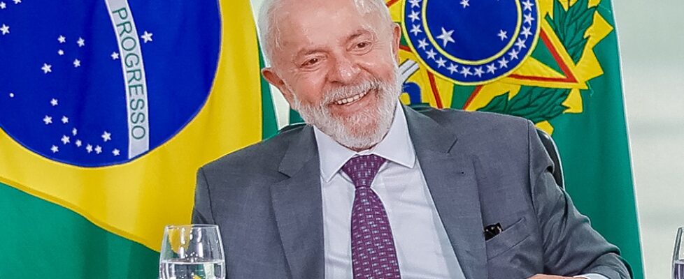 Lula: ‘Não vamos comprar um, mas alguns aviões’