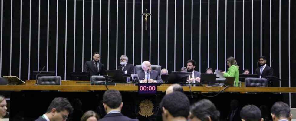 Câmara aprova acesso da polícia e do Ministério Público a dados de tornozeleiras eletrônicas