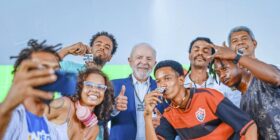 Políticos ironizam evento em que Lula aparece com jovens fazendo rimas