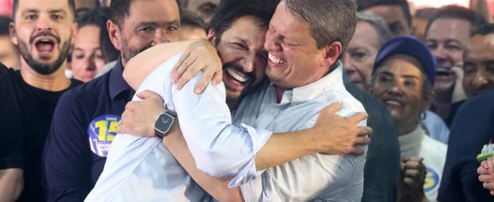 Tarcísio ‘vence’ em 96% das cidades de São Paulo com eleição aliados