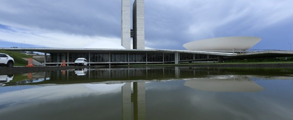 Deputados reagem contra governo e STF por causa da indefinição sobre bloqueio de emendas