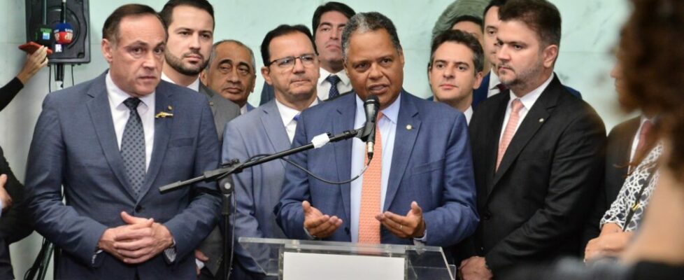 Antonio Brito retira candidatura à presidência da Câmara