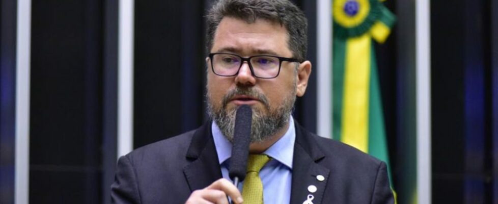 Deputado do MS sugere transferir feriados para os domingos; entenda