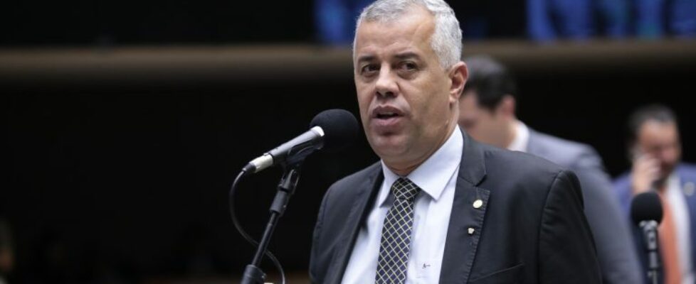 Deputado oposicionista sugere a criação de normas para primeiras-damas