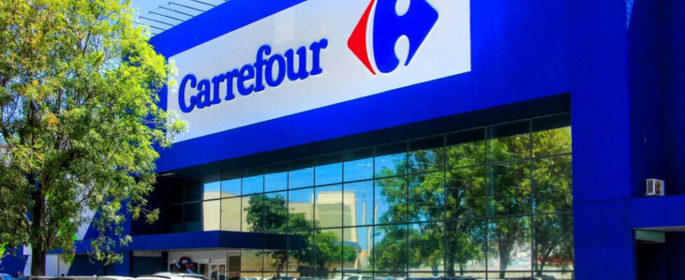 Embargo ao Carrefour no Brasil inclui frango, informa ministro da Agricultura