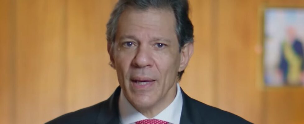 Haddad confirma novo imposto e, sem explicar, promete reduzir R$ 70 bi em gastos