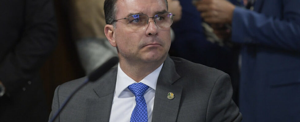 O recado de Flávio Bolsonaro a Alexandre de Moraes