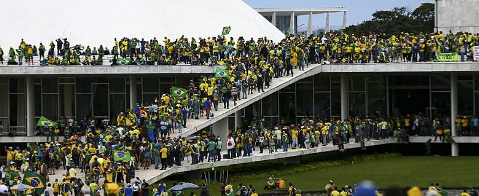 Terceiro condenado pelo 8/1 é preso na Argentina