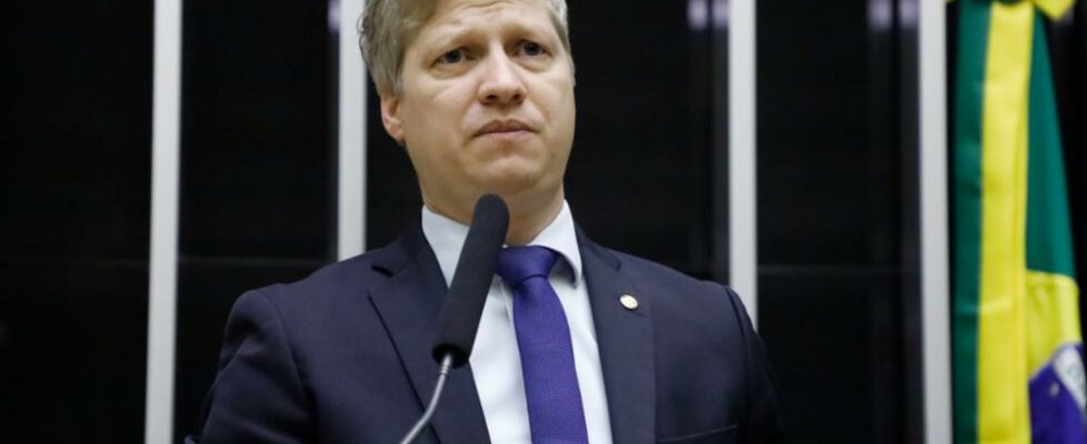 Marcel van Hattem é indiciado por suposta calúnia contra delegado