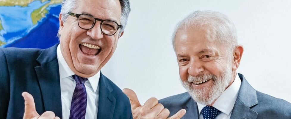 Lula estuda reduzir espaço do PT em ministérios para acomodar Centrão