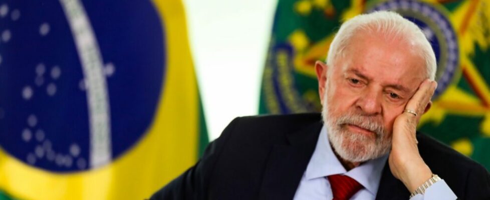 Cirurgia às pressas de Lula mostra que governo segue a máxima do dever de não informar