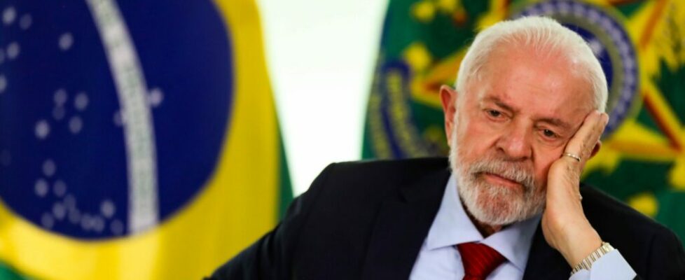 Lula segue internado e deve realizar exames de sangue