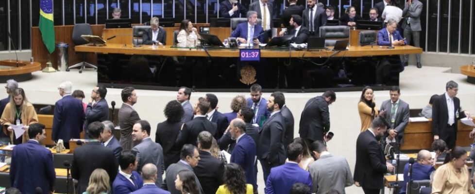 Câmara aprova, em 1° turno, a PEC do pacote de corte de gastos