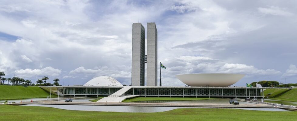 Deputado tenta barrar ‘monitoramento’ do Pix pela Receita Federal