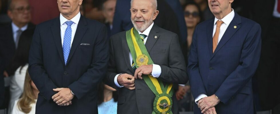 Veja novo salário de Lula, dos ministros do STF e de deputados em 2025