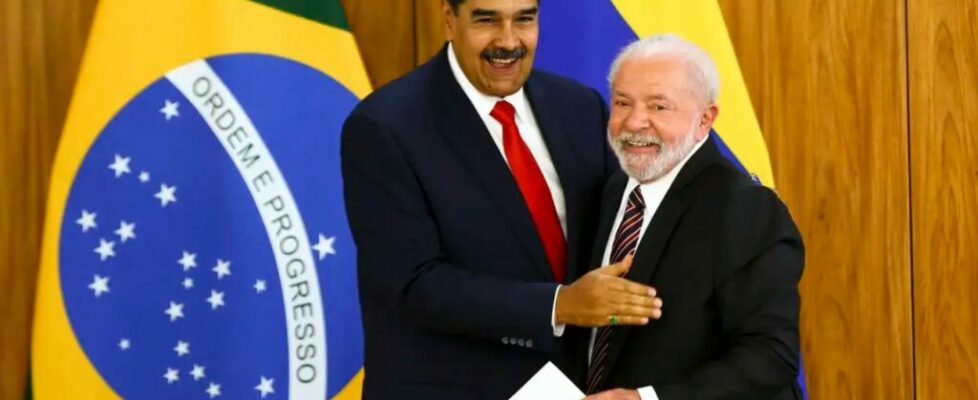 Comitiva do PT segue exemplo do MST e comparece à ‘posse’ de Maduro