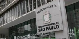 Ex-vereadora de São Paulo retira privada e pias ao desocupar gabinete