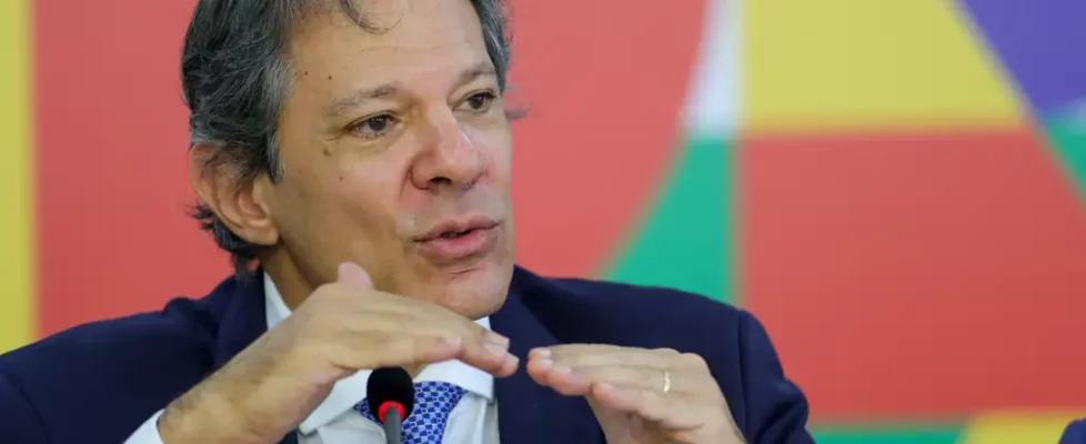 Lula suspende férias de Haddad para discutir Orçamento