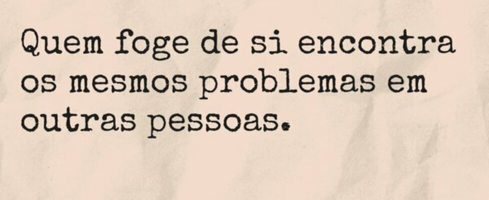 Quem foge de si encontra os mesmos problemas em ou... Aline Lourenço