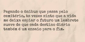 Pegando o ônibus que passa pelo cemitério, às veze... Eric Zovelinski
