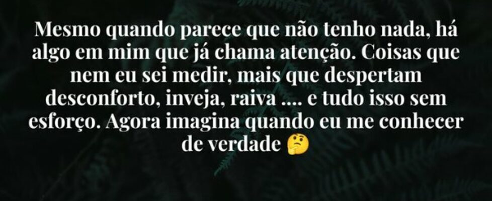 Mesmo quando parece que não tenho nada, há algo em... F.S.JAKELINE