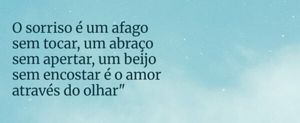 O sorriso é um afago  sem tocar, um abraço  sem ap... Miltão Cavalcanti