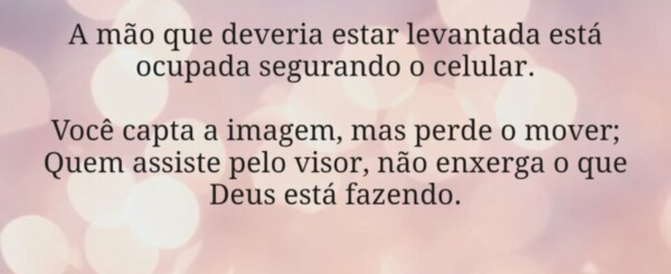 A mão que deveria estar levantada está ocupada seg... Miriamleal