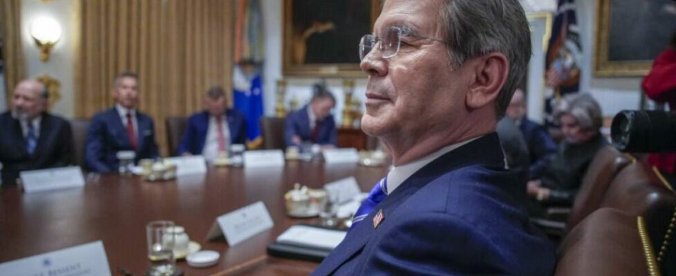 The Trump Admin Wants Western Union and MoneyGram To Report on Immigrants